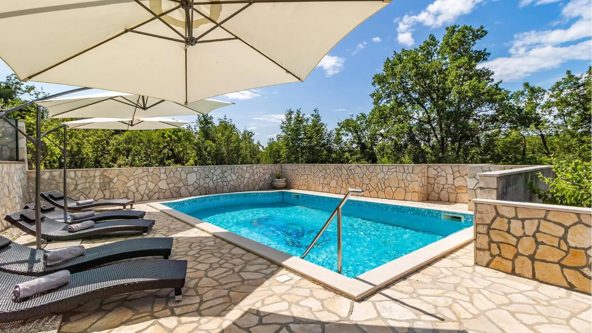Lovely Apartment In Jadranovo With Wifi